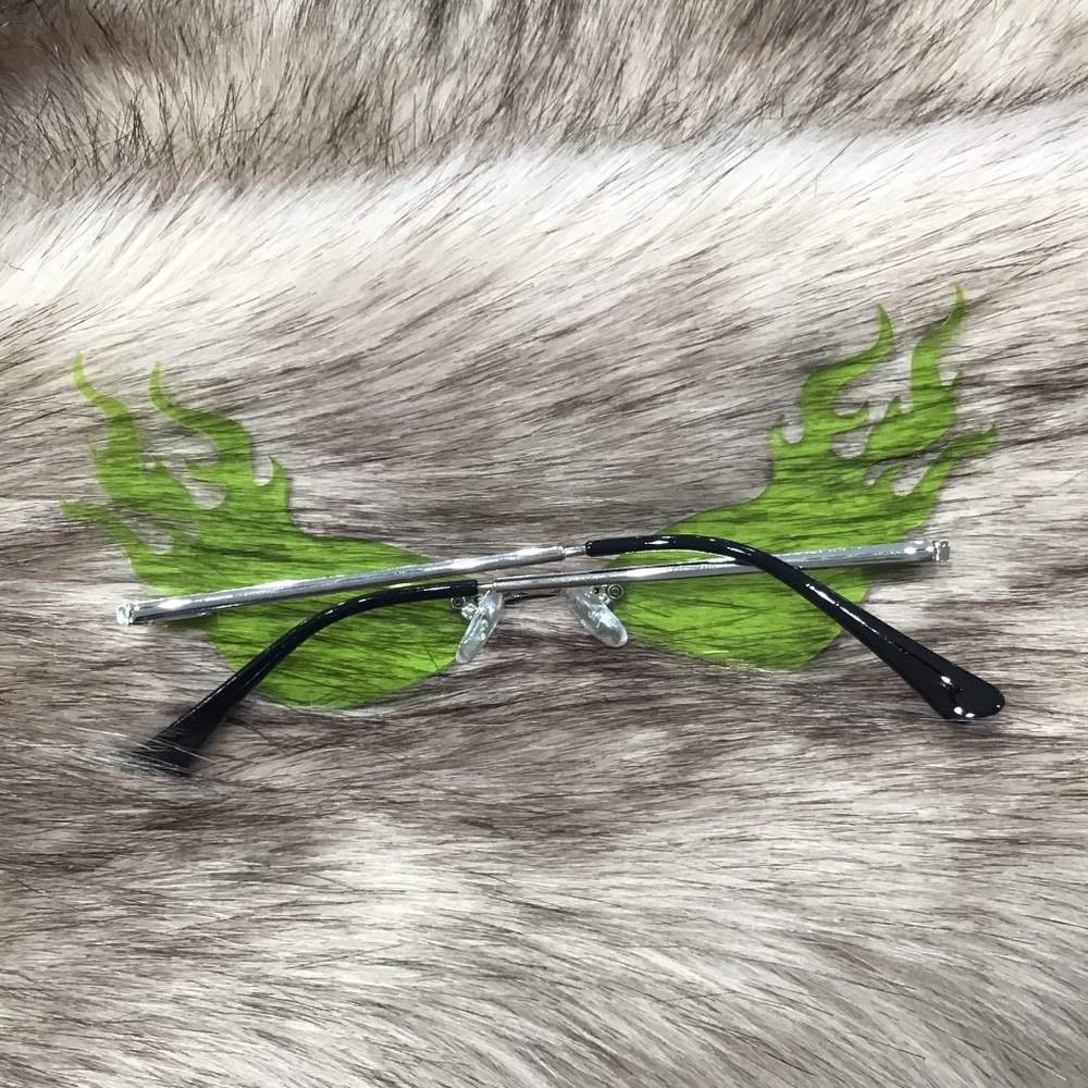 GREEN GLASSES - Picture 2 of 2